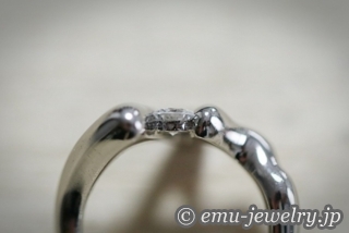 お母さまからお嬢さまへ受け継がれたダイヤモンドリング。