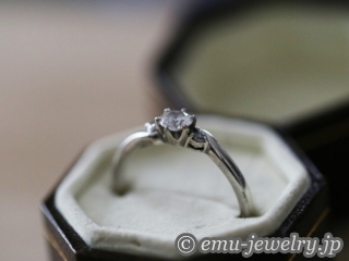 センターストーンの石座だけ変えるなんて出来るんですか?