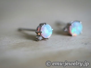 ジュエリーに昇華したオパールのピアス。