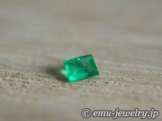 儚さと引き換えに手に入れた美しい緑色。