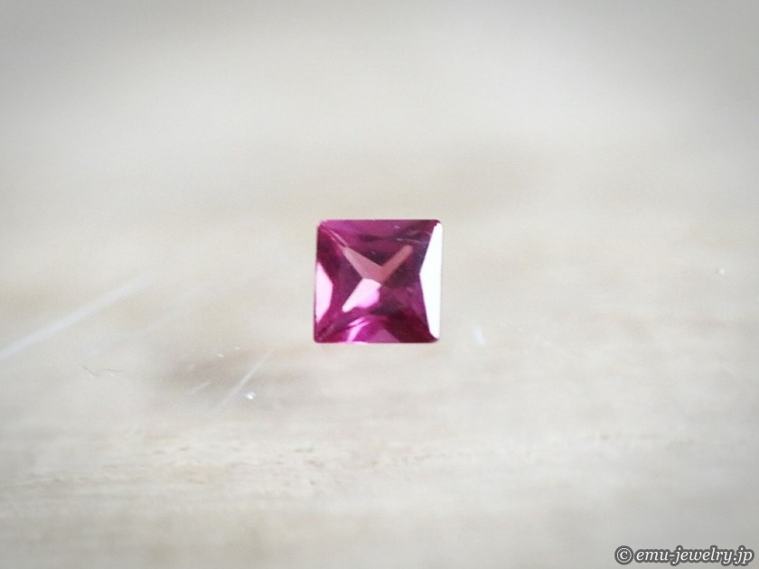 古くから 情熱 を象徴する赤紫色の宝石 Ogablo 1969