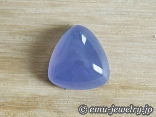 神秘的な美しさと力を持つ青い宝石。