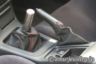 スカイラインGT-Rのシフトブーツとサイドブレーキブーツを交換しました。