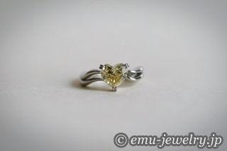 「100年後にも評価されるジュエリー」を目指す私達の志は、お客さまの笑顔の為にあるのです。