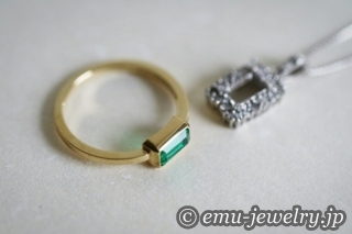 受け継がれた美しいエメラルドのペンダントをシンプルなデザインのリングにリフォーム。