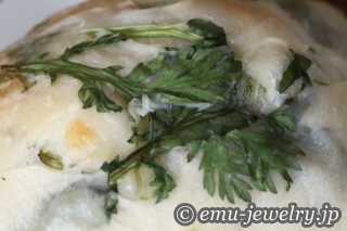 三鷹『ここね』春菊・ほうれん草のカルツォーネ・黒糖ぶどうボール