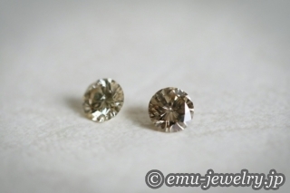 色の起源は天然です。