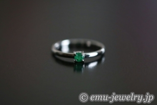 目指したのは「どんなファッションにも似合う」シンプルなデザイン。