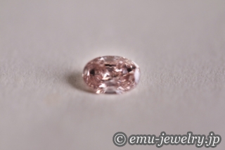 地球に長い時間をかけて育まれ、奇跡の美しさを誇るピンクダイヤ。