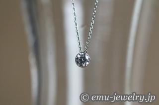 お母さまの優しさが詰め込まれたダイヤモンドのペンダント。