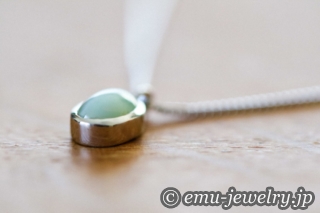 シンプルなデザインというだけではない、design studio Emuのノウハウが詰め込まれたペンダント。