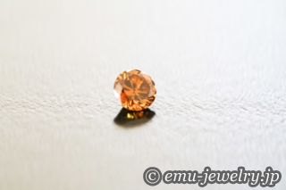 魅力的なファンシーカラーダイヤモンド。