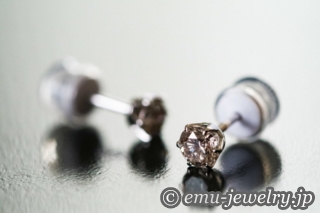 毎日使う事を前提にした、しっかり感があるピアス。