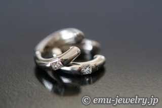 フープデザインのイヤリングを製作しました。