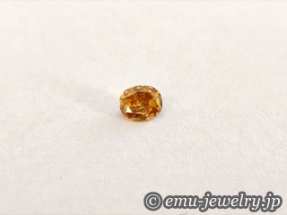 Vividという特別な言葉が付いたオレンジダイヤモンド。