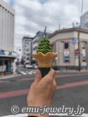 熱海「さとり本店」お濃茶モンブランソフト